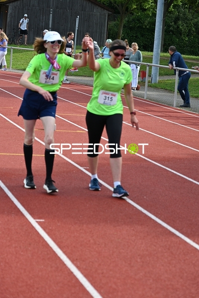 Gemeinsamer Laufabschluss beim TVE Sommerlauf