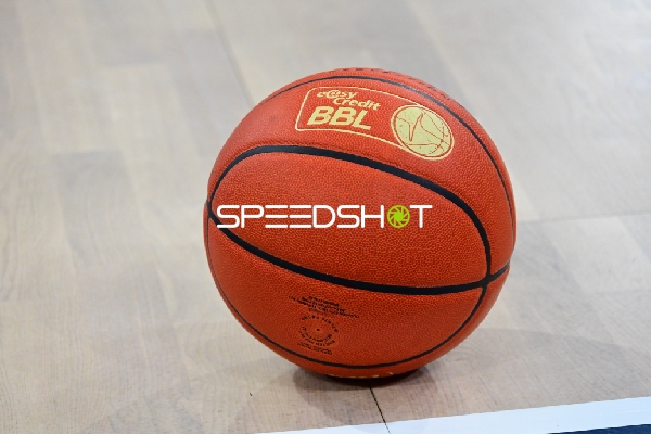 Basketball auf Spielfeld