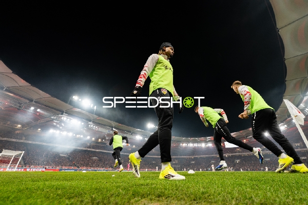 Spieler von VfB Stuttgart beim Aufwärmen