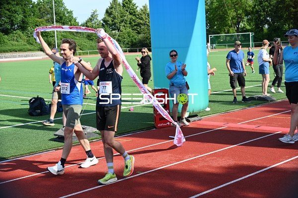 Gemeinsamer Zieleinlauf TVE Sommerlauf