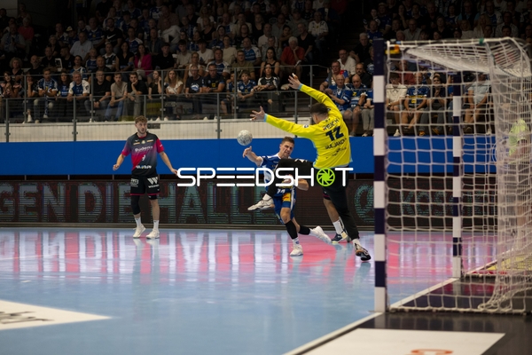 Vincent Buchner (74; ThSV Eisenach) wirft aufs Tor