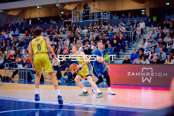 Basketballspieler im Dribbling