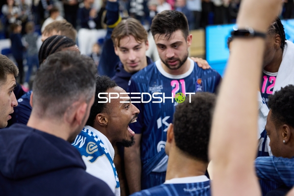 Jubel von Mateo Seric (21; MLP Academics Heidelberg) und Teamkollegen