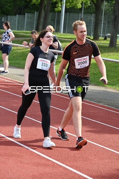 Gemeinsamer Lauf beim TVE Sommerlauf Edingen 2025