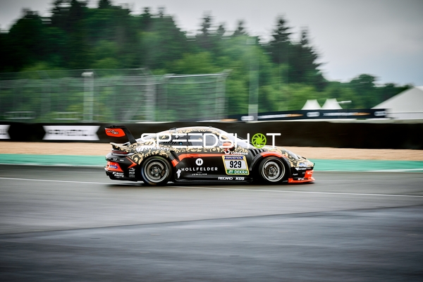 Fahrzeug KKrämer Racing (929): Fidel Leib, Karsten Krämer, Sascha Steinhardt auf der Strecke