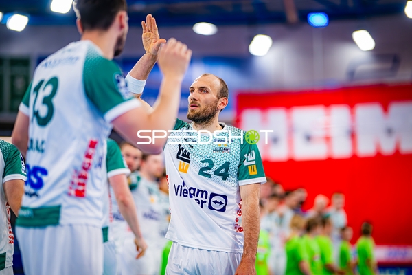 High Five Marcel Schiller (24;Frisch Auf Göppingen)