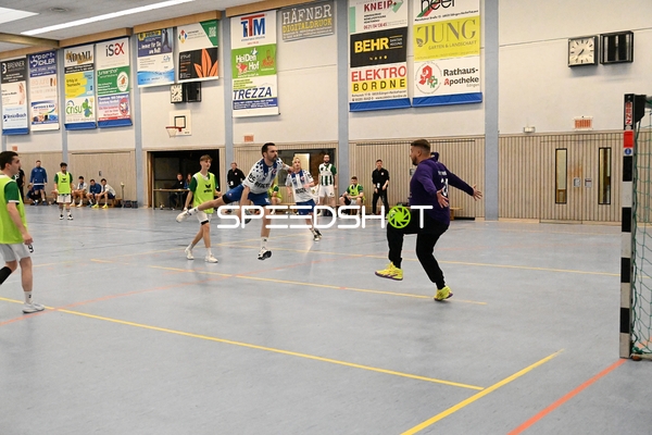 Dynamischer Wurf von TV Edingen gegen TV Friedrichsfeld