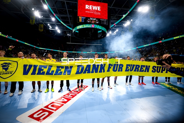 Rhein-Neckar Löwen mit Banner