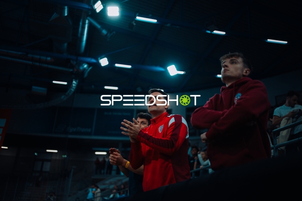 Tom Görres (99; SG BBM Bietigheim) beobachtet das Spiel