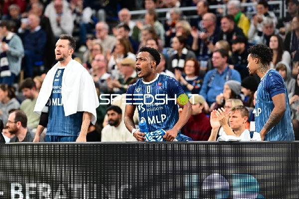 Szene mit Paul Zipser (9; MLP Academics Heidelberg), DJ Horne (0; MLP Academics Heidelberg) und Niklas Würzner (2; MLP Academics Heidelberg)