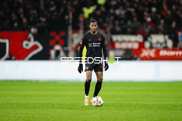 Spieler mit Ball in Aktion