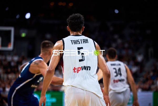 Tristan da Silva (5; Deutschland) und Leon Kratzer (34; Deutschland) im Zweikampf