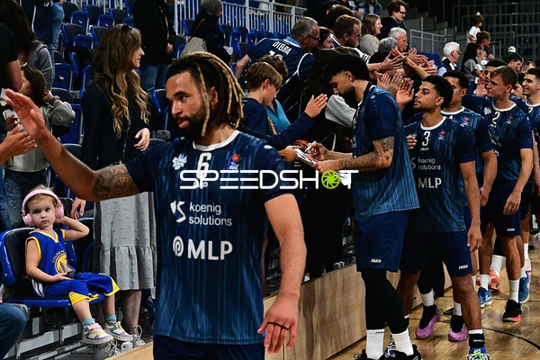 MLP Academics Spieler auf Court