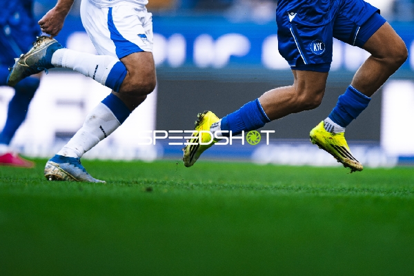 Zweikampf um den Ball