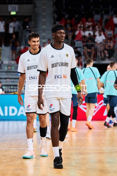 Aufwärmen mit Johannes Voigtmann (7; Deutschland) und Tristan da Silva (5; Deutschland)