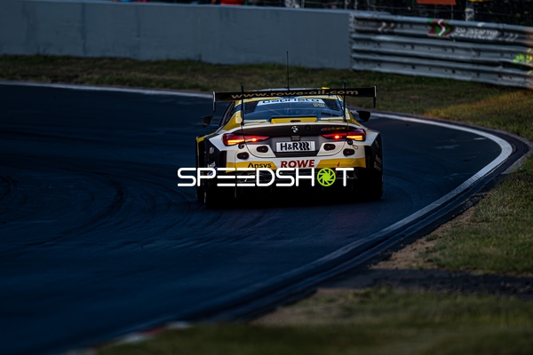 Rennfahrzeug auf der Rennstrecke