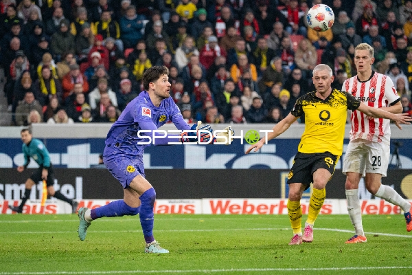 Torwartaktion und Ballkontrolle