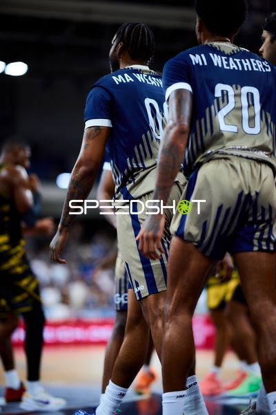 Spielszene mit Marcus Weathers (00; MLP Academics Heidelberg) und Michael Weathers (20; MLP Academics Heidelberg)