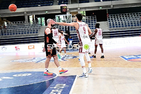 Zweikampf um den Ball