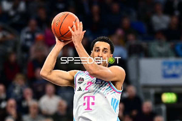 Joel Aminu (21; Telekom Baskets Bonn) in Aktion
