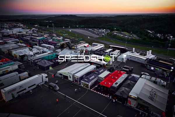 Fahrerlager beim 24h Rennen 2025