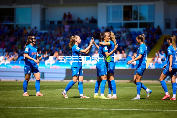Torjubel Marta Cazalla (15;TSG Hoffenheim Frauen 1), Sara Ritter (22;TSG Hoffenheim Frauen 1)