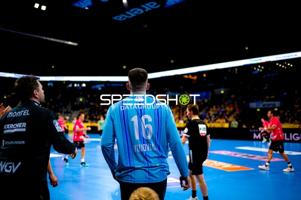 Spieler mit Rückennummer 16 in Hellblau