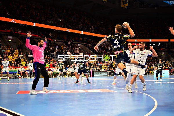 Szene mit Mohamed El-Tayar (12; HSV Hamburg) und Teamkollegen