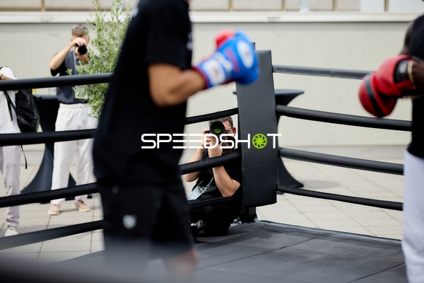 Ringside-Zone Face-Off