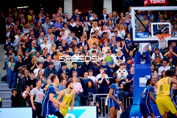 Basketballspiel zwischen MLP Academics und Alba Berlin vor begeisterten Zuschauern