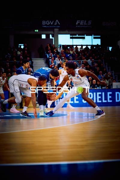 Ballkampf zwischen zwei Spielern