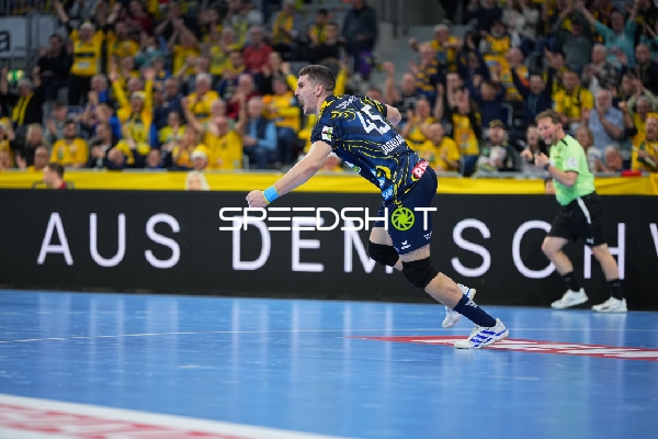 Halil Jaganjac (45; Rhein Neckar Löwen) jubelt