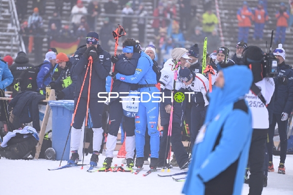 Emotionale Umarmung bei Sprint in Oberhof