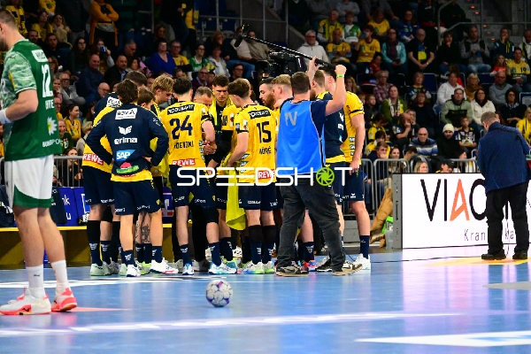 Jannik Kohlbacher (80; Rhein Neckar Löwen) und Sebastian Heymann (13; Rhein Neckar Löwen) im Teamgespräch