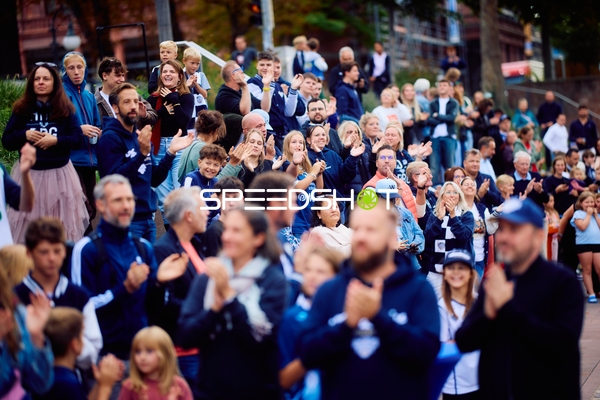 Publikum applaudiert in Heidelberg