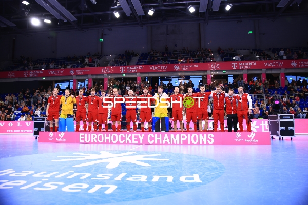 Mannschaftsaufstellung mit Medaillen