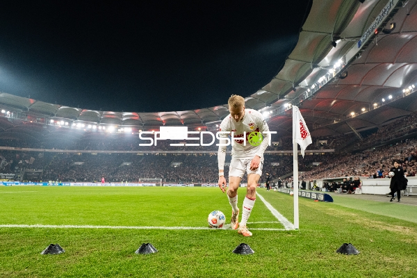 Eckfahne mit Chris Führich #10