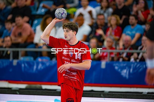 Fynn Nicolaus (14; SG BBM Bietigheim) wirft