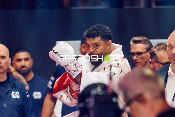 Emanuel Odiase in Ringside Zone