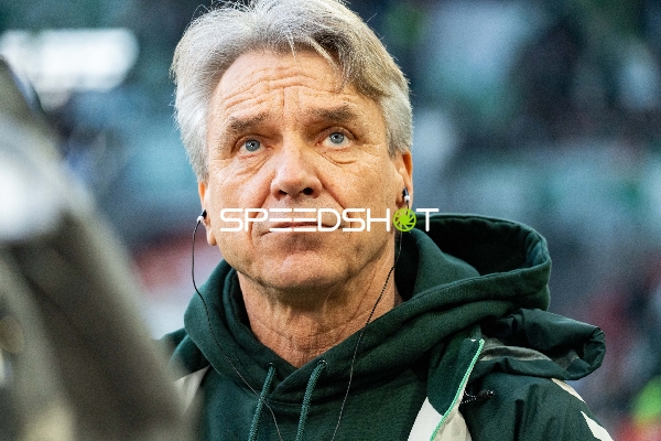 Cheftrainer fokussiert