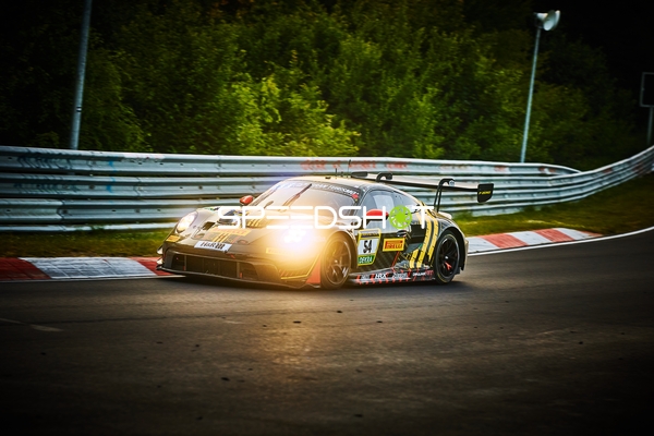 Rennfahrzeug auf der Rennstrecke