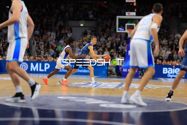 Spielaktion mit Niklas Würzner (2; MLP Academics Heidelberg)