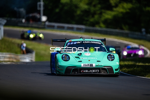 Rennfahrzeug auf der Rennstrecke