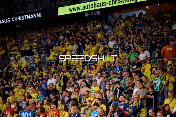 Fans in der SAP Arena