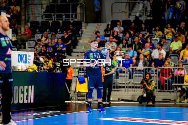 Ballvorbereitung Niklas Michalski (26;Rhein Neckar Löwen)