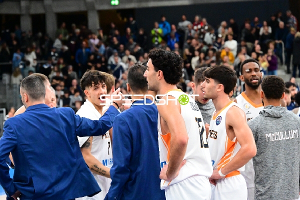 Szene mit Angelos Lagios (12; Promitheas Patras Vikos Cola) und Teamkollegen