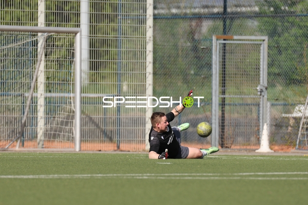 Torwart-Parade auf dem Feld