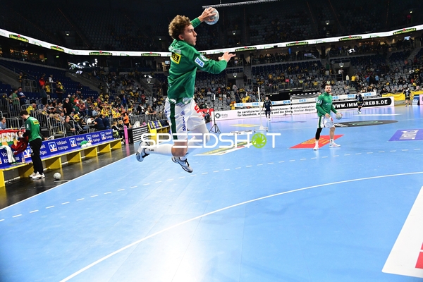 Anton Voß (34; SC DHfK Leipzig) wirft aufs Tor