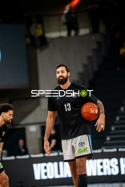 Martin Breunig (13; Veolia Towers Hamburg) und Devon Daniels (21; Veolia Towers Hamburg) auf dem Spielfeld