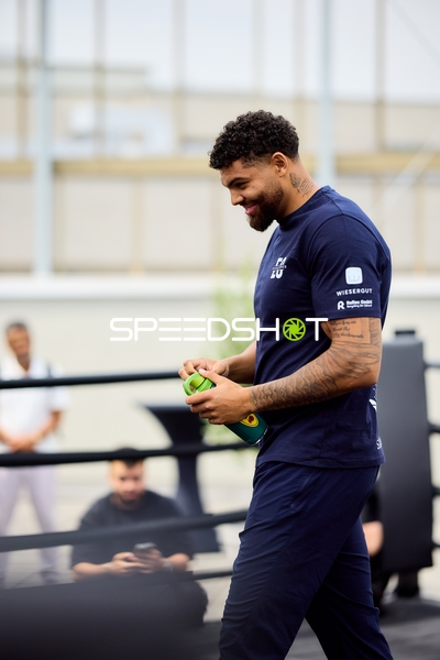 Ringside-Zone Face-Off